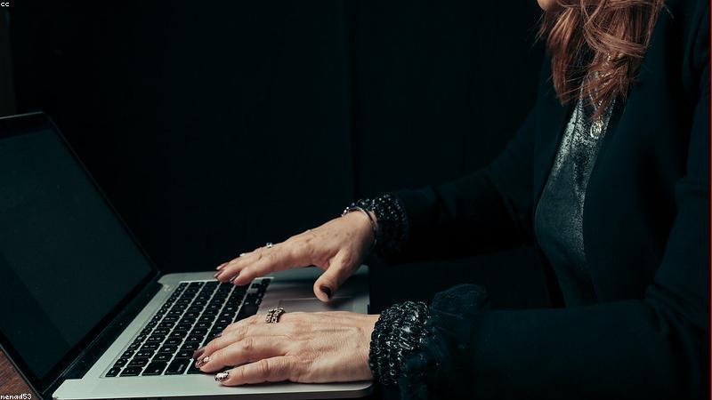 早春晴朗剧集高清播放与多端同步功能界面